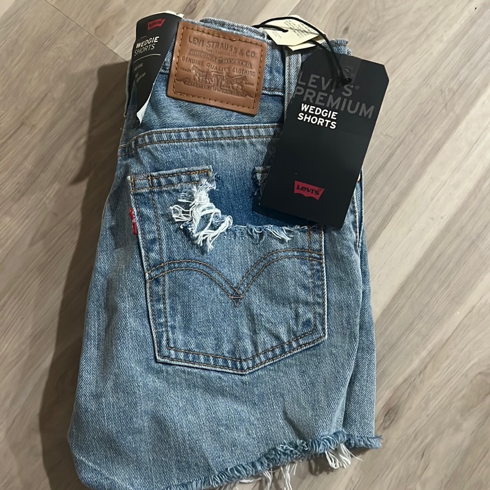 Levi short